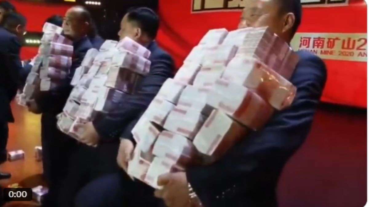 क्या है Lunar New Year...जिस पर चीन बोनस में बांट रहा कर्मचारियों को इतना अधिक कैश कि संभालना मुश्किल, देखें VIDEO