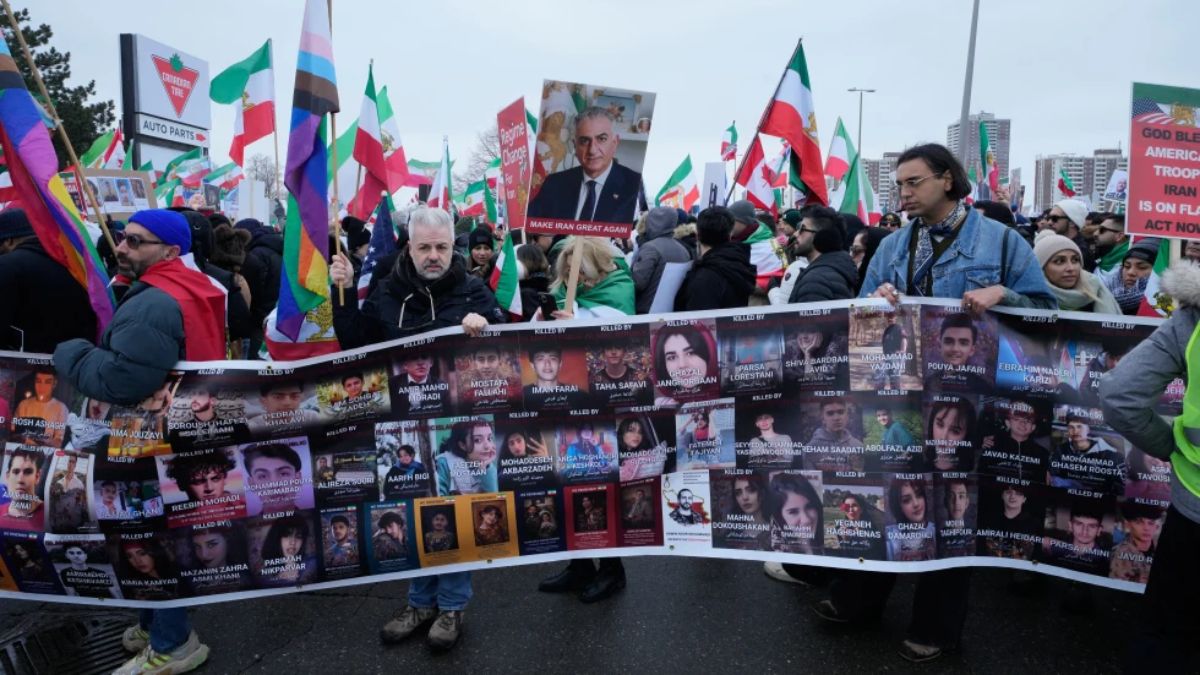 म्यूनिख शिखर सम्मेलन के बाहर अचानक प्रदर्शन करने जुटे 2,50,000 लोग, विश्व नेताओं से की ईरानियों के समर्थन की अपील