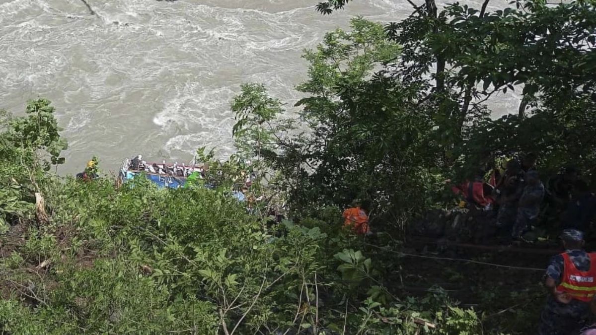Nepal Bus Accident: त्रिशूली नदी में बस गिरने से 18 लोगों की मौत, रात में डेढ़ बजे हुआ हादसा