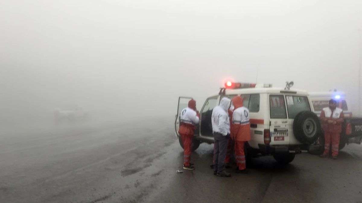 अमेरिका से तनाव के बीच फल-सब्जी बाजार में क्रैश हुआ ईरान का सैन्य हेलीकॉप्टर, कम से कम 4 लोगों की मौत