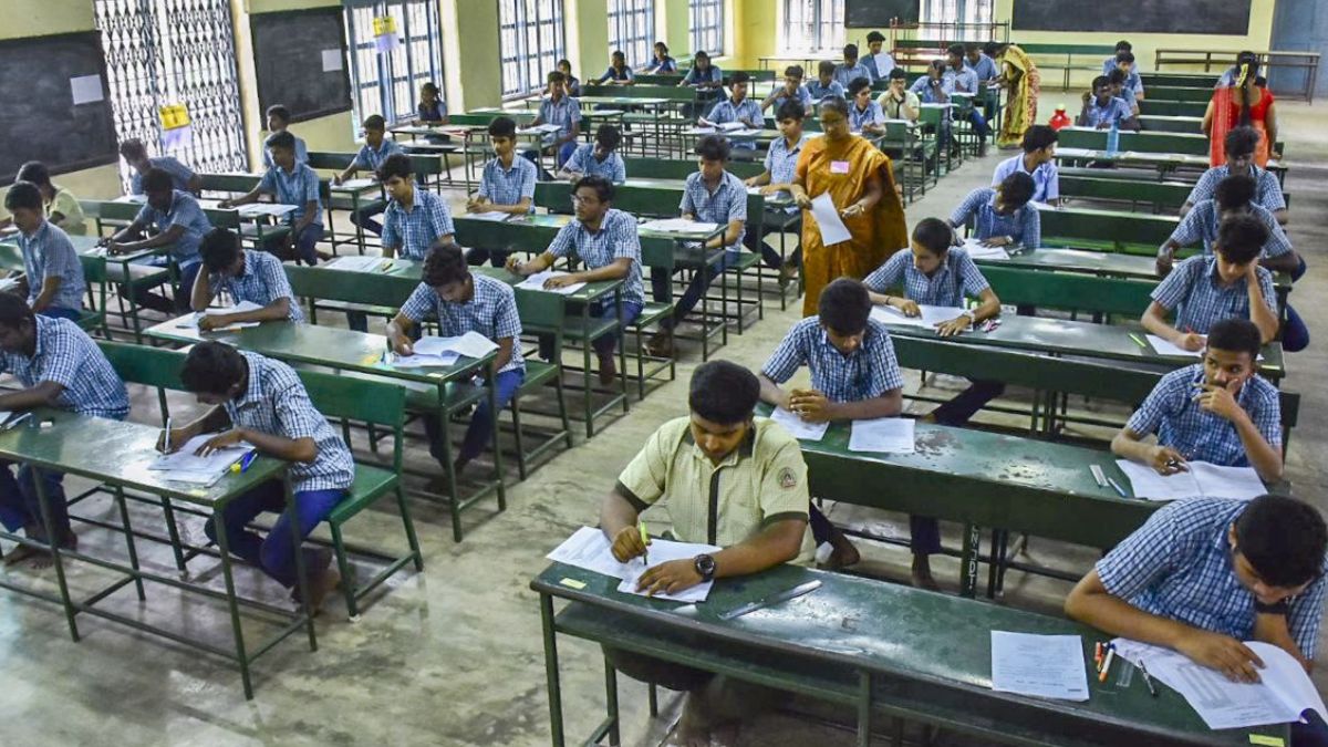 यूपी बोर्ड परीक्षा को लेकर एडवाइजरी जारी, कक्ष निरीक्षकों को मिलेगा QR कोड से लैस ID कार्ड; 18 जिले संवेदनशील घोषित