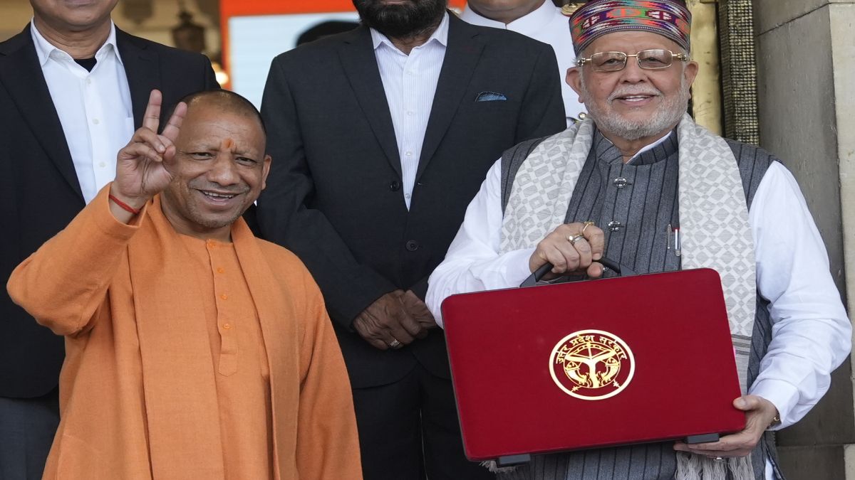 UP Budget 2026: यूपी बजट में मेडिकल एजुकेशन के लिए खुला पिटारा, डॉक्टर बनने की चाहत रखने वालों के लिए खुशखबरी