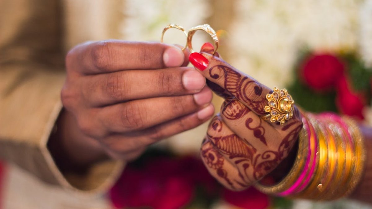 कानपुर में पति ने कर दिया पत्नी का सौदा? 4 लोगों के साथ संबंध बनाने के दबाव का आरोप, जानें पूरा मामला