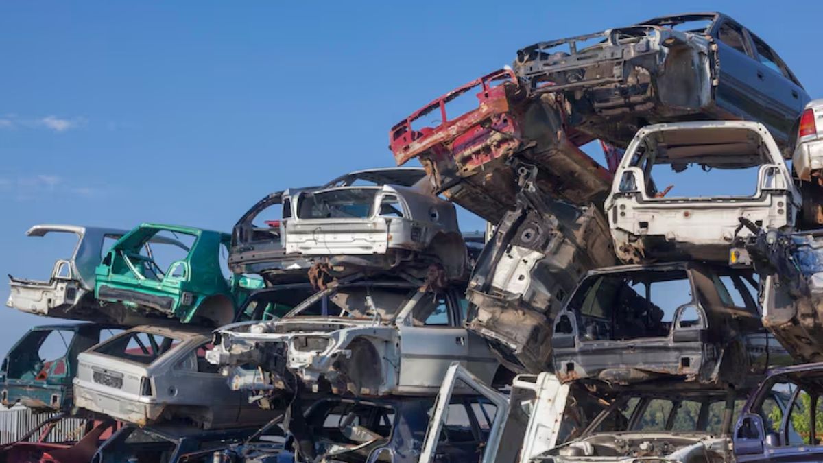 दिल्ली में पुरानी गाड़ियां होंगी जब्त, पार्किंग में खड़े वाहन भी सुरक्षित नहीं, अब बिना बताए स्क्रैप होगी गाड़ी