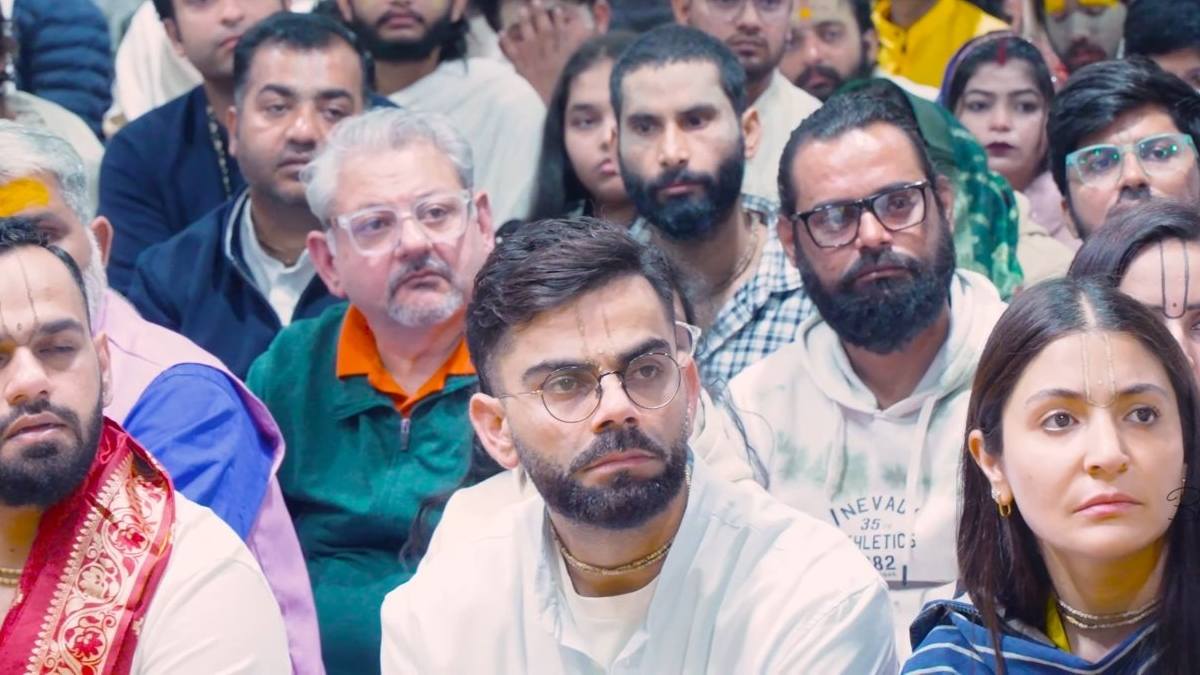 माथे पर चंदन, गले में कंठी, सादगी भरे अंदाज में अनुष्का-विराट, अकाय के जन्मदिन पर लिया प्रेमानंद महाराज का आशीर्वाद