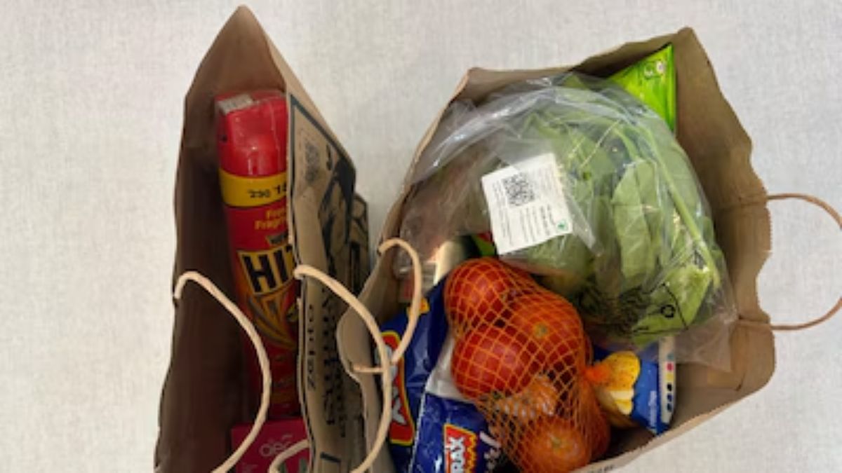 सब्जी और कॉकरोच मारने वाली दवा की अलग-अलग पैकिंग शख्स को आई पंसद, Zepto की तारीफ कर कही ये बात