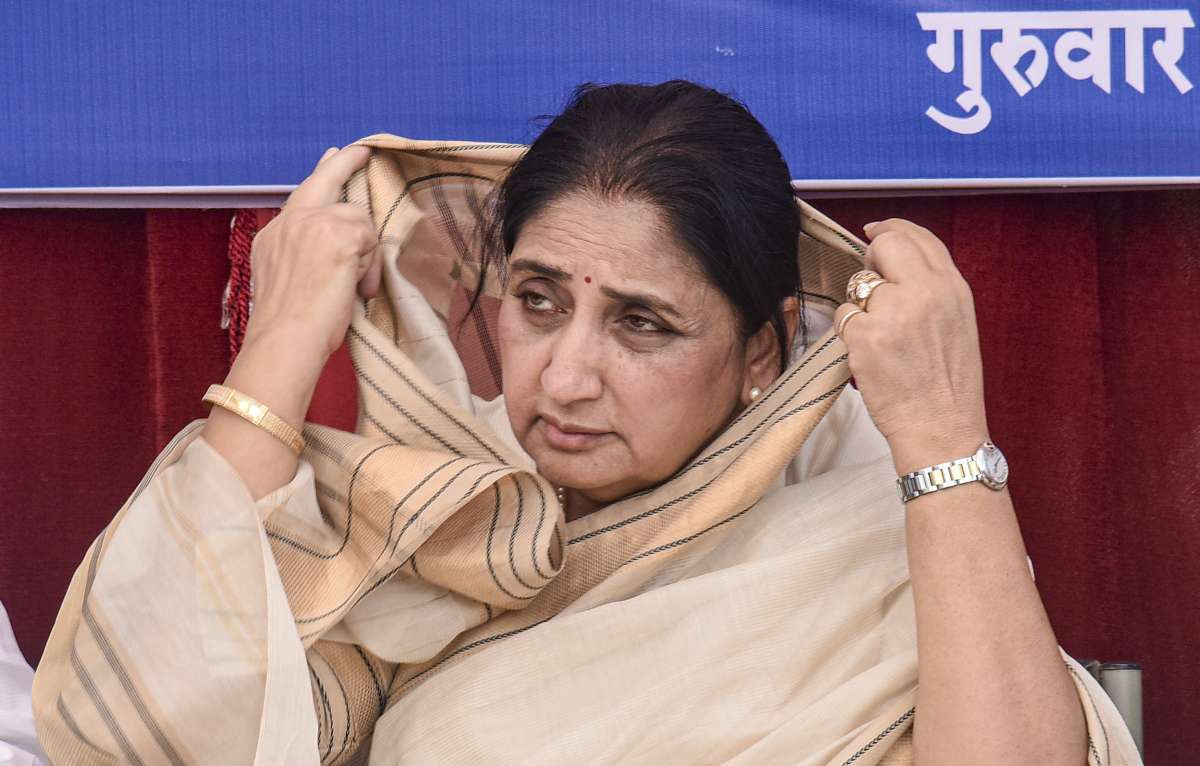 सुनेत्रा पवार ने बारामती विधानसभा उपचुनाव के लिए नामांकन दाखिल किया, 23 अप्रैल को होगी वोटिंग