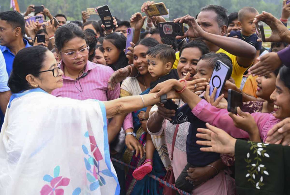 पश्चिम बंगाल चुनाव से पहले सीएम ममता बनर्जी ने इन पदों से दिया इस्तीफा, जानिए क्या है वजह