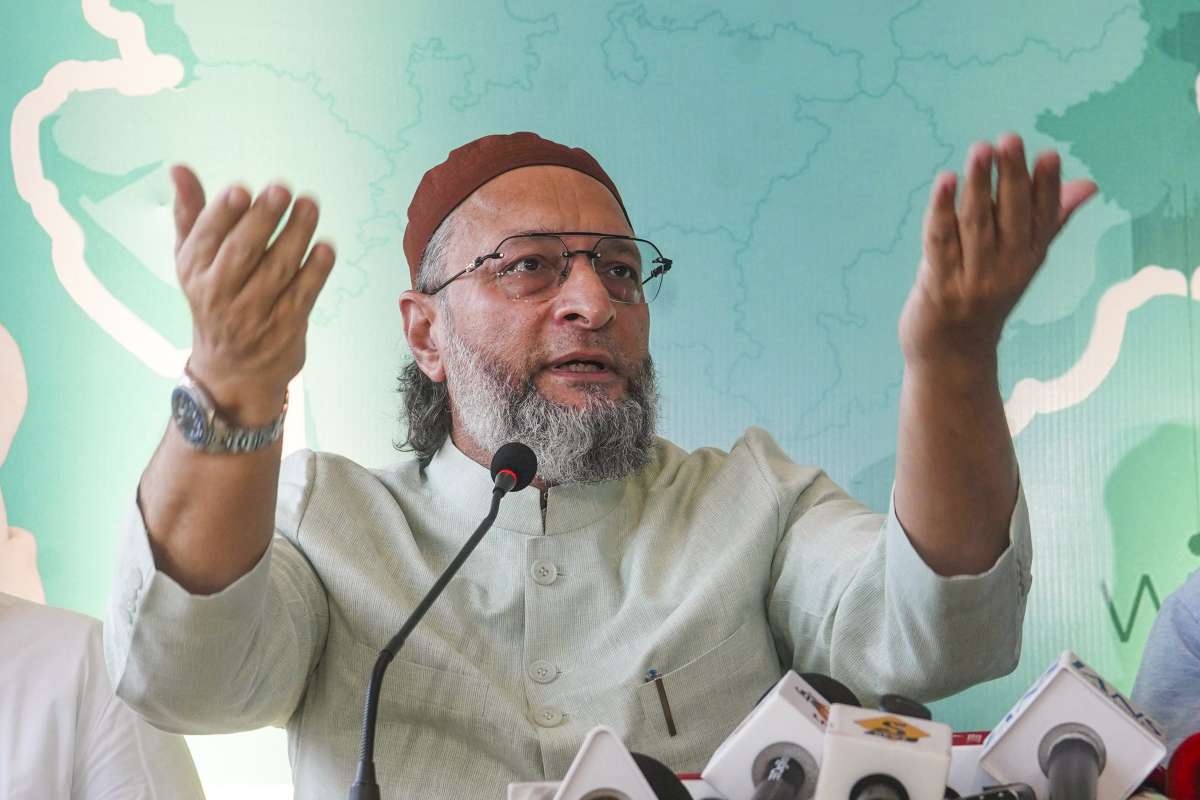 'ईद पर अपनों से ही खरीदें सामान', जहरीले बयान देने वाले तौकीर निजामी को AIMIM ने किया सस्पेंड