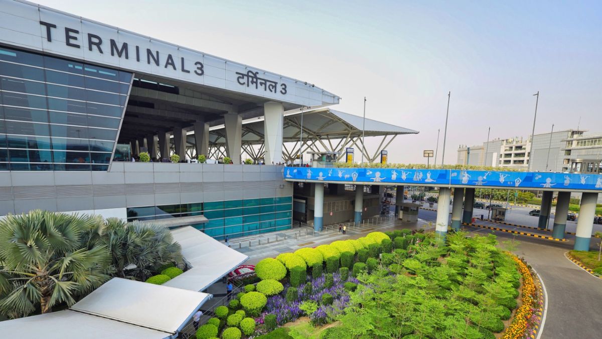 Delhi vs Noida: एक-दूसरे से कितने अलग होंगे देश के दो प्रमुख एयरपोर्ट, किन शहरों के लिए कौन-सा एयरपोर्ट होगा करीब