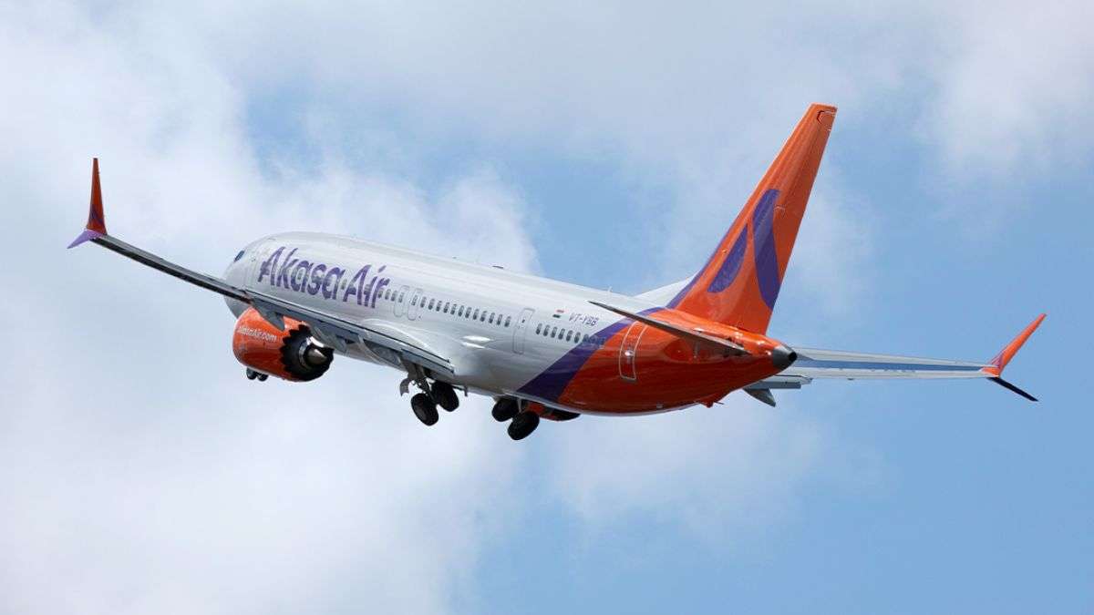 ₹1300 रुपये तक महंगी होंगी फ्लाइट टिकट, अकासा एयर यात्रियों से वसूलेगी फ्यूल सरचार्ज