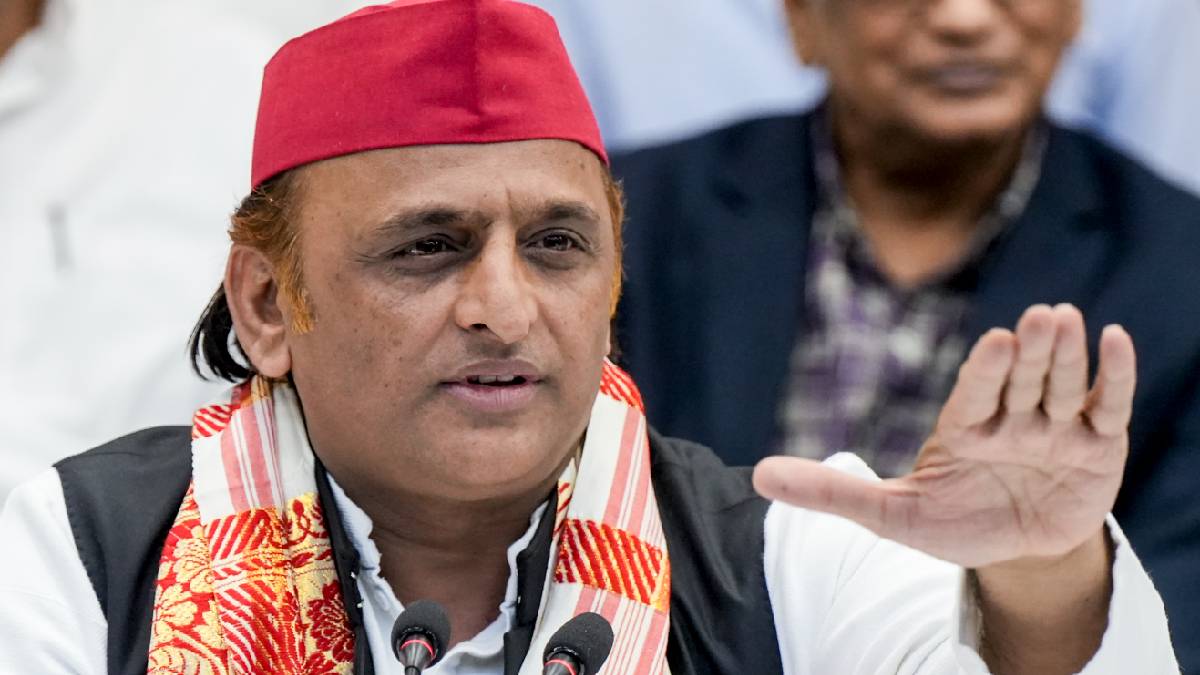 बंगाल के DGP-मुख्य सचिव को हटाने पर भड़के अखिलेश यादव, बोले- यूपी चुनाव में शिकायत पर भी ऐसा नहीं करेगा चुनाव आयोग