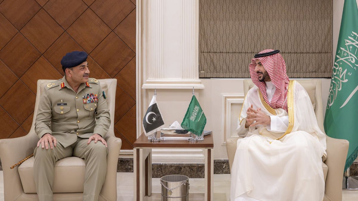 क्या सऊदी अरब की मदद के लिए जंग में उतरेगा पाकिस्तान? ईरान के हमलों के बीच रियाद पहुंचे मुनीर