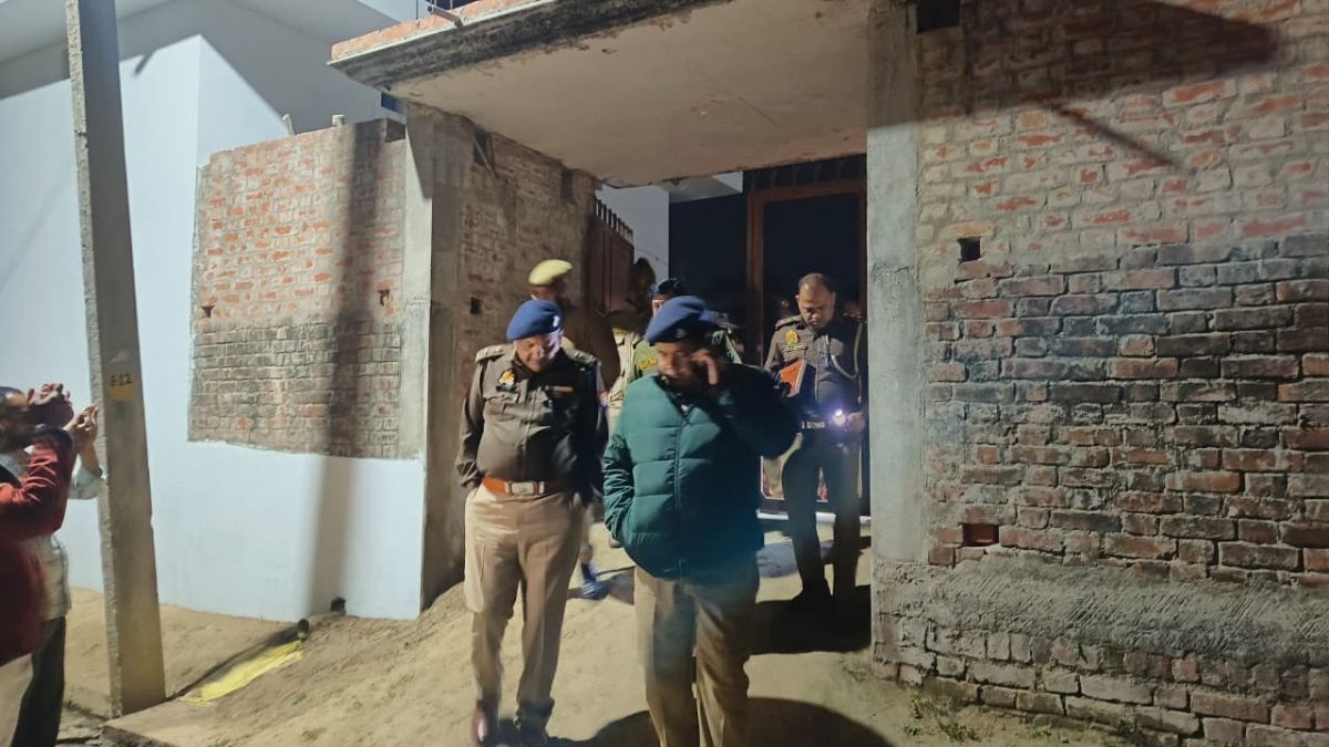यूपी: होली के मौके पर युवक ने माता-पिता, बहन और दादी को कुल्हाड़ी से काट डाला, दी खौफनाक मौत, जानें वजह