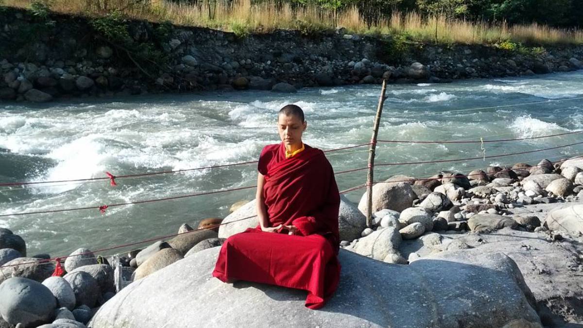 खूबसूरती में ऐश्वर्या को दी टक्कर, पर्दे पर दिखाई ग्लैमरस अदाएं, फिर हुआ मोह भंग तो चुना वैराग्य का रास्ता