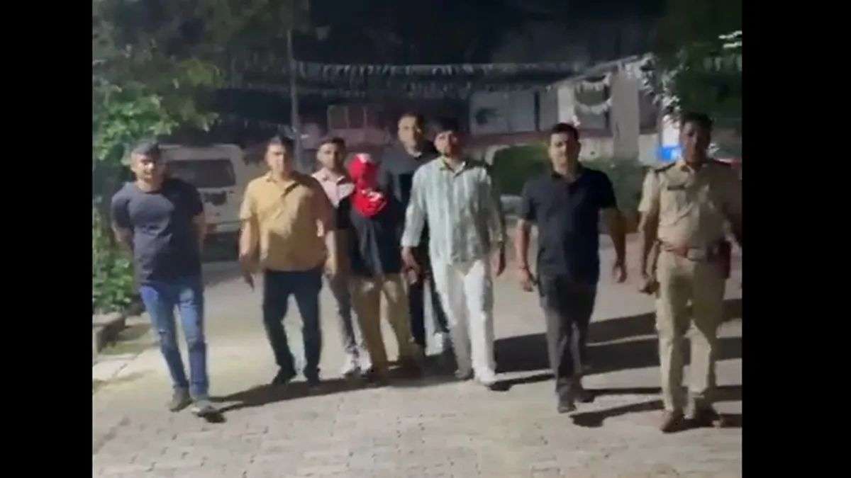 दिल्ली के रोहिणी में पुलिस और बदमाशों के बीच मुठभेड़, 2 अपराधी गोली लगने से हुए घायल