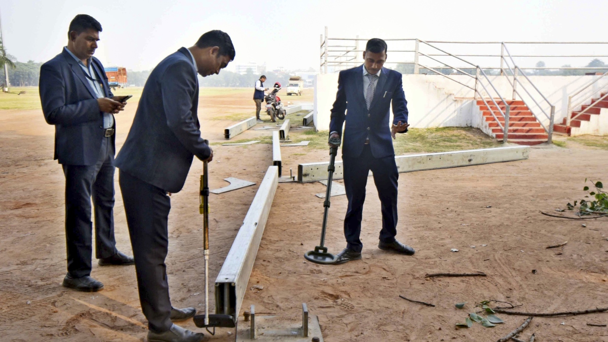 झारखंड में दूसरे विश्व युद्ध के समय से पड़ा है बम, पुलिस नहीं कर पा रही डिफ्यूज, सेना से मदद मांगेगी