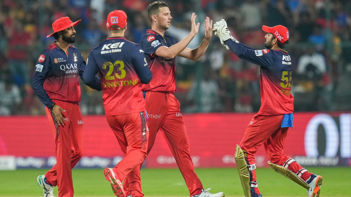 IPL 2026: बेंगलुरु पहुंचा धाकड़ गेंदबाज, RCB के खेमे में खुशी की लहर