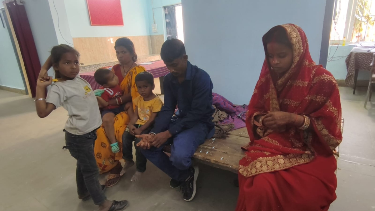 बिहार: तीन बच्चों के पिता ने रचाई दूसरी शादी, मोबाइल पर फोटो भेजकर दी पहली पत्नी को सूचना, मचा हड़कंप