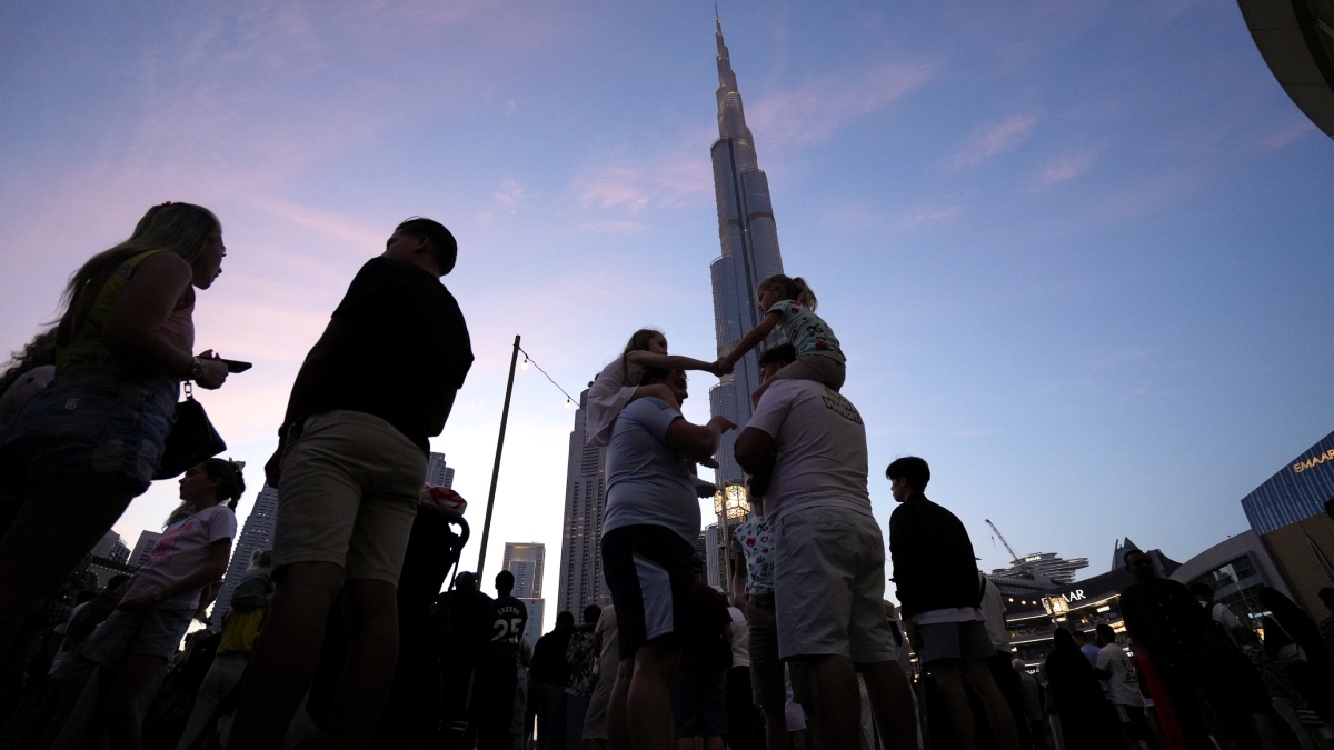 यूपी से प्री-वेडिंग फोटोशूट के लिए गए थे दुबई, बुर्ज खलीफा के पास फंसे दूल्हा-दुल्हन समेत 5 लोग; PM मोदी से गुहार