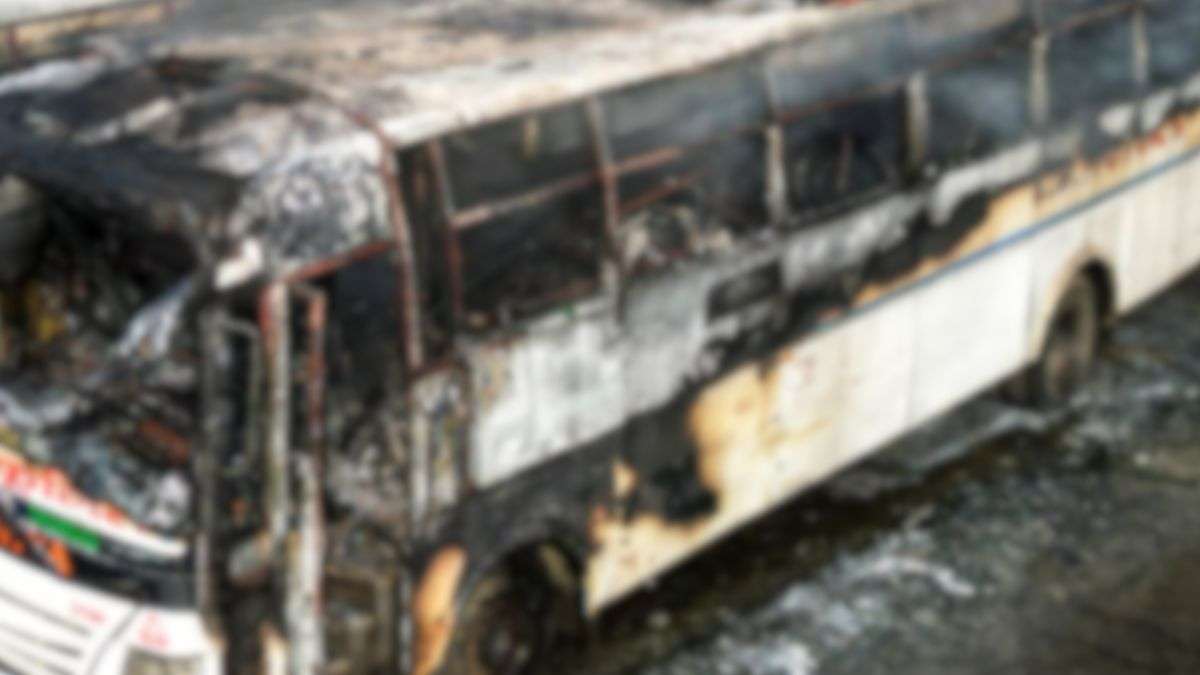 बनासकांठा में एक स्लीपर बस में लगी भीषण आग, एक की मौत और 6 घायल