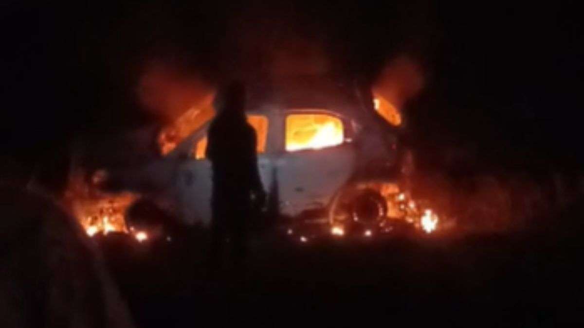 मध्य प्रदेश: सागर में चलती कार में लगी आग, डॉक्टर की पत्नी की जिंदा जलकर मौत, परिजनों ने जताया हत्या का शक