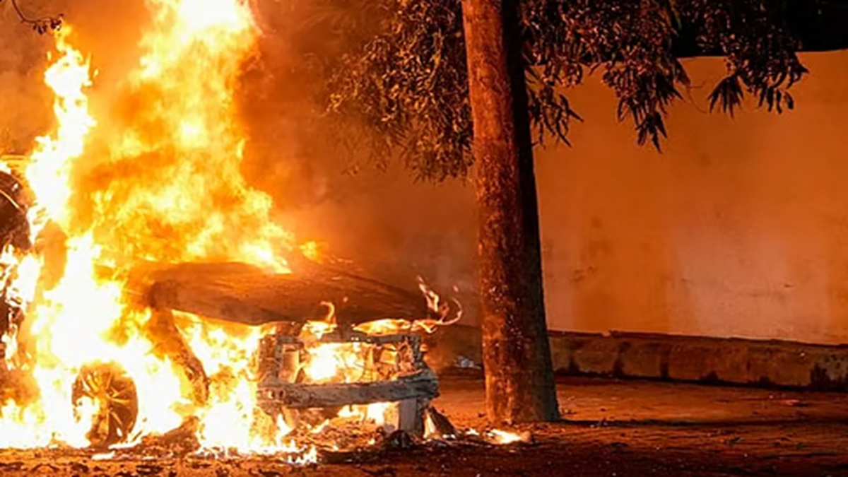 एमपी: बेटी से रिश्ता तोड़ने वाले शख्स से मां ने लिया बदला, गुंडा हायर करके उसके भाई की कार में लगवाई आग