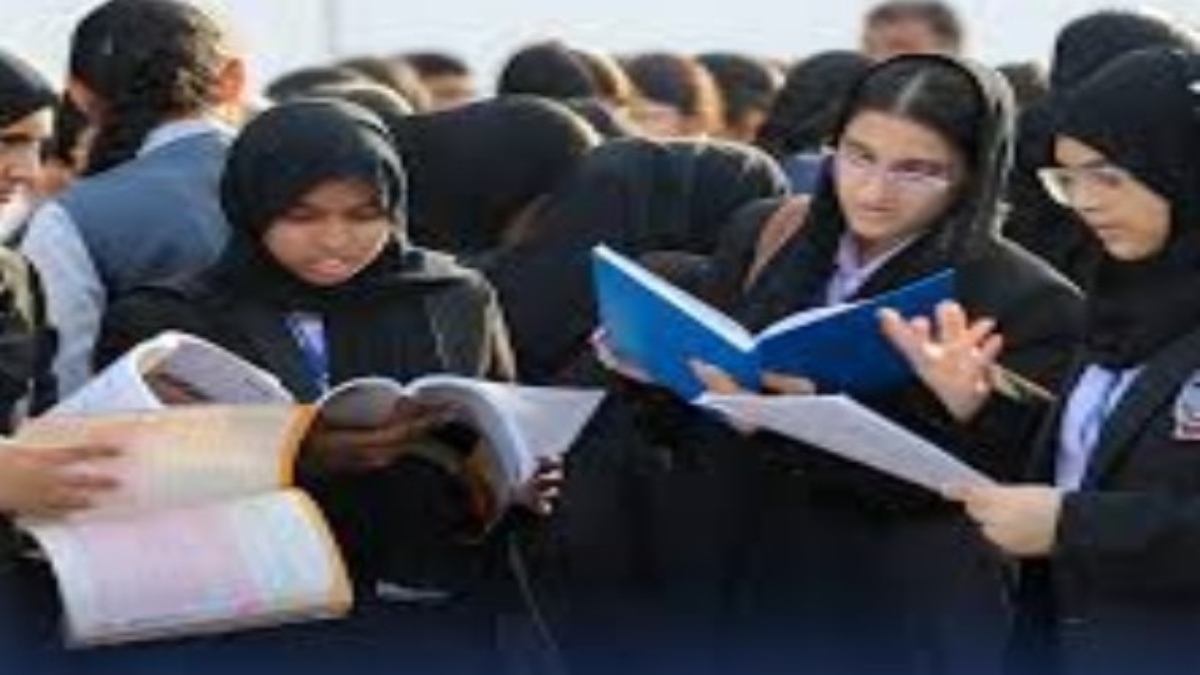 CBSE ने मिडिल ईस्ट में 12वीं की  9, 10, 11 मार्च 2026 की परीक्षाएं स्थगित कीं, 10वीं की बोर्ड परीक्षाएं रद्द कीं