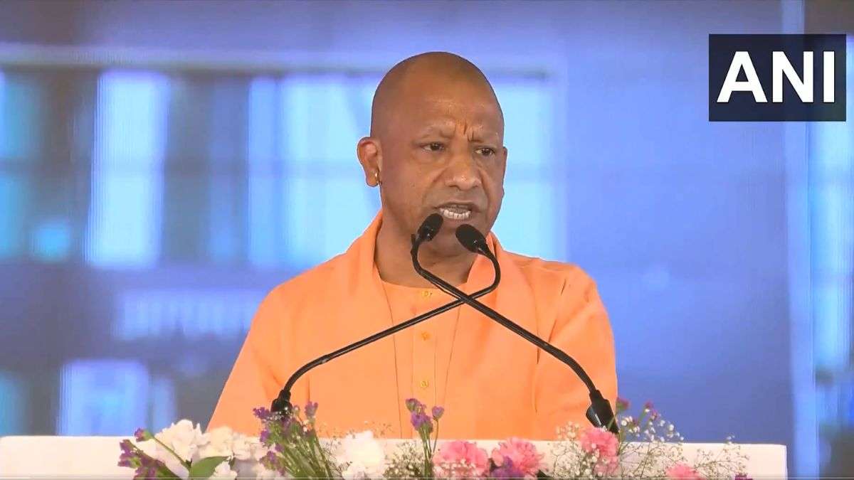 Noida International Airport के उद्घाटन के मौके पर CM योगी ने सपा पर किया बड़ा हमला, जानें क्या-क्या कहा