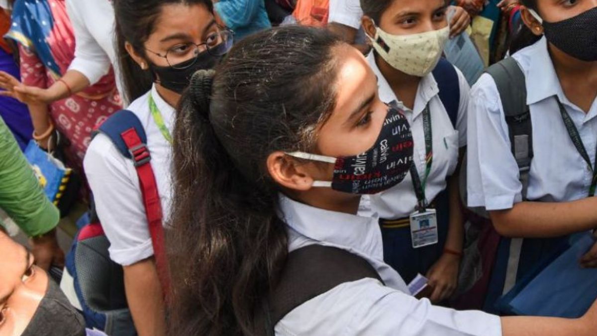 दिल्ली के स्कूल्स में अब नहीं बना पाएंगे रील या शॉर्ट वीडियो, लगा बैन; जारी किया गया सर्कुलर