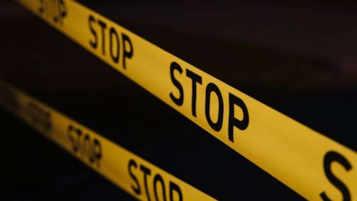 दिल्ली में तेज रफ्तार का कहर! करोल बाग में मेट्रो लाइन के नीचे पलटी डबल डेकर बस; 5 लोगों की मौत