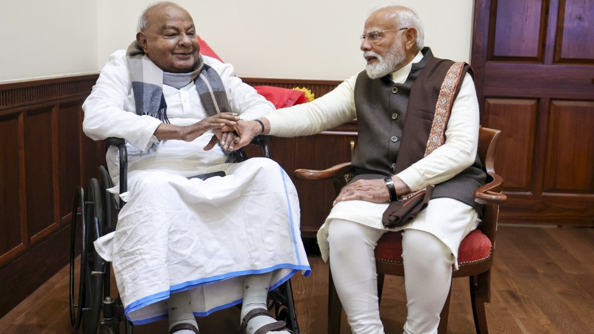 'कर्नाटक को भगवान ही बचा सकते हैं, प्रधानमंत्री मोदी राज्य के लिए कुछ करें', देवेगौड़ा की खास अपील