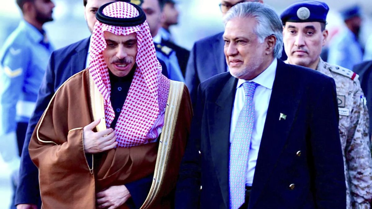 ईरान-इजरायल जंग में पाकिस्तान की भी होगी एंट्री? विदेश मंत्री इशाक डार ने दिया बड़ा संकेत