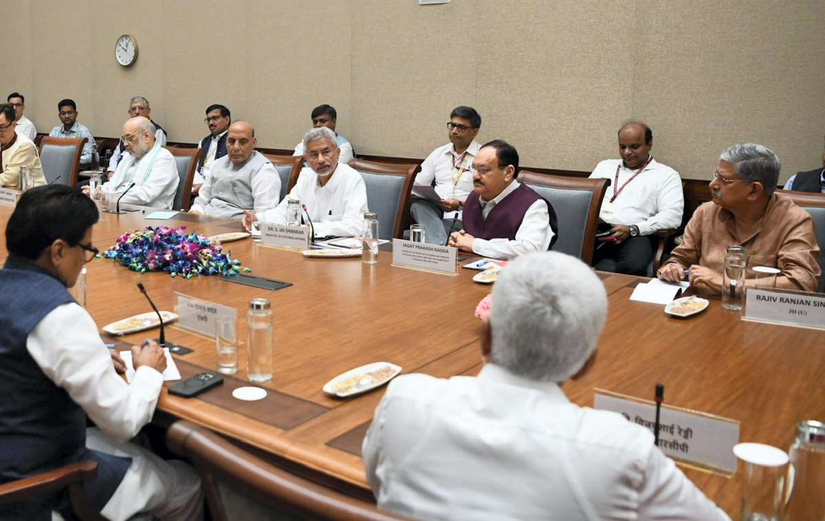 पश्चिम एशिया में जारी संकट पर सर्वदलीय बैठक जारी, विपक्ष के दिग्गज जुटे, टीएमसी ने किया बॉयकॉट