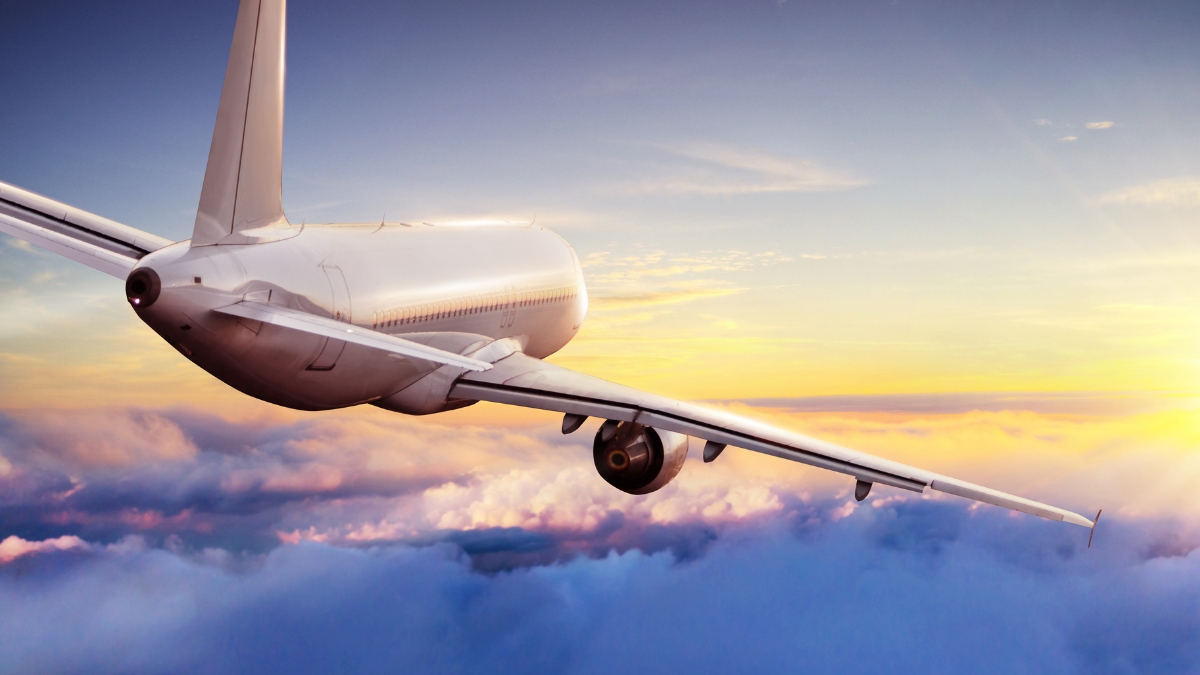 समर वेकेशन पड़ सकता है महंगा! ईंधन महंगा होते ही एयरलाइंस ने दिया किराया बढ़ाने का संकेत