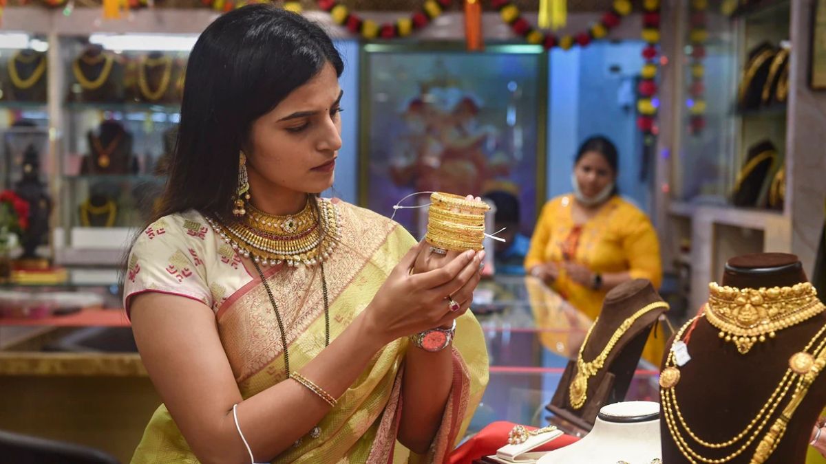 सोना हुआ सस्ता, चांदी की कीमतों में दर्ज की गई बढ़ोतरी- चेक करें आज के ताजा भाव