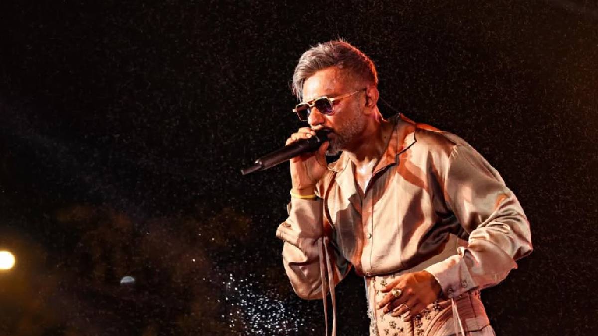 हनी सिंह के कॉन्सर्ट में फिर हुआ धमाल, फैन्सिंग कूद सुनने पहुंची फैन का वायरल हुआ वीडियो