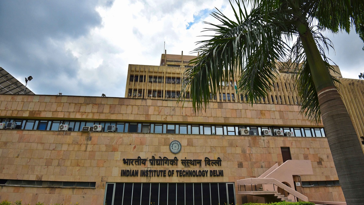 IIT दिल्ली में फर्स्ट ईयर के स्टूडेंट ने किया सुसाइड, कमरे में फंदे से झूलता मिला शव