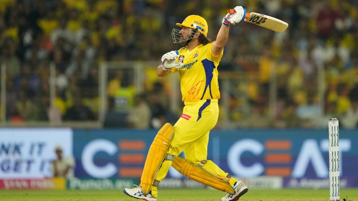 CSK को लगा बड़ा झटका, IPL 2026 के शुरुआती मैचों से बाहर हो सकते हैं एमएस धोनी