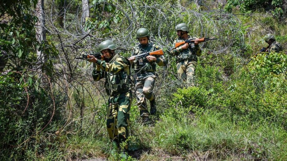 सेना की आंतकियों के साथ मुठभेड़, राजौरी सेक्टर में एक को मारा गया, घुसपैठ की कोशिश नाकाम, सर्च ऑपरेशन जारी