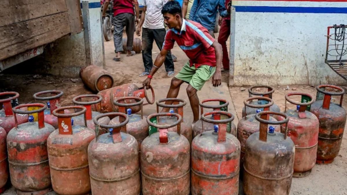बेंगलुरु की इंदिरा कैंटीन पर सिलेंडर की 'कमी' का असर, लंच-डिनर कट; ब्रेकफास्ट भी हुआ सीमित