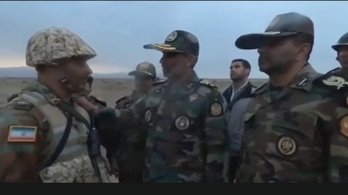 अमेरिका को जवाब देने को तैयार ईरानी सेना, जवानों से मिलने पहुंचे कमांडर जहांशाही-देखें वीडियो