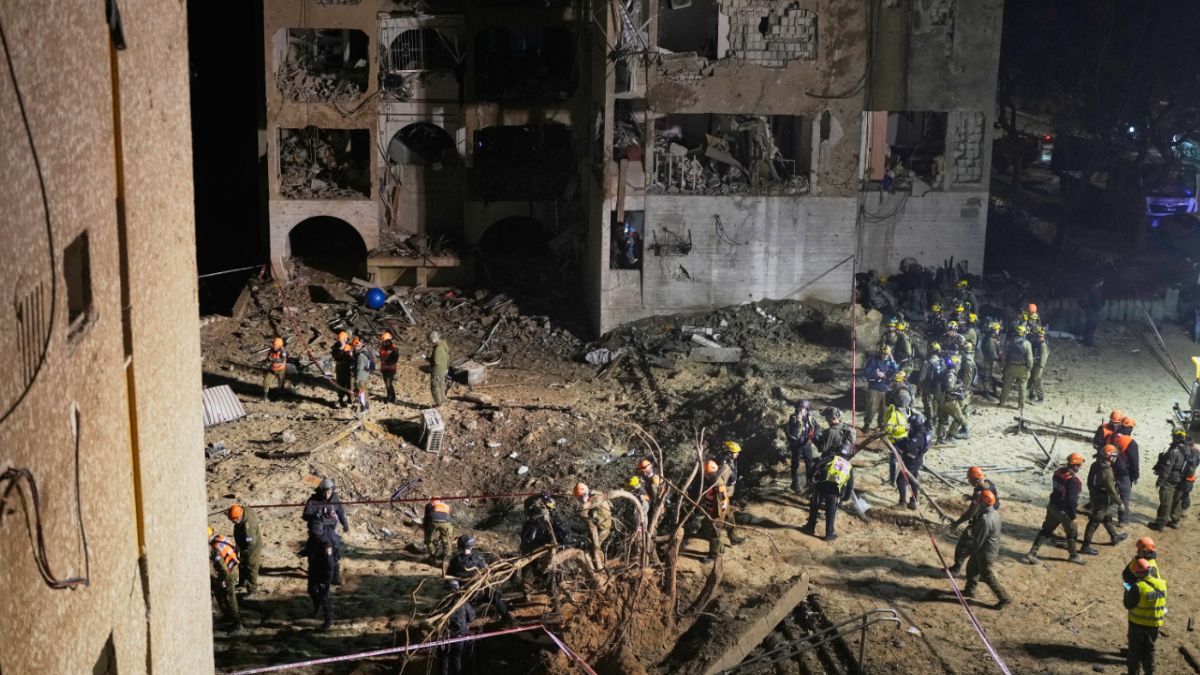 LIVE: इजरायल के अराद पर ईरान का भीषण मिसाइल अटैक, 70 के करीब लोग हुए घायल