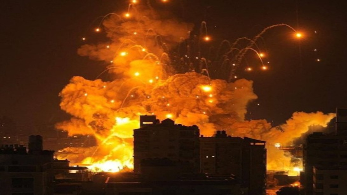 Explainer: ईरान के खतरनाक हथियार से अब मचेगा कोहराम, क्या हैं Cluster Bombs, क्यों इन्हें माना जाता है War Crime