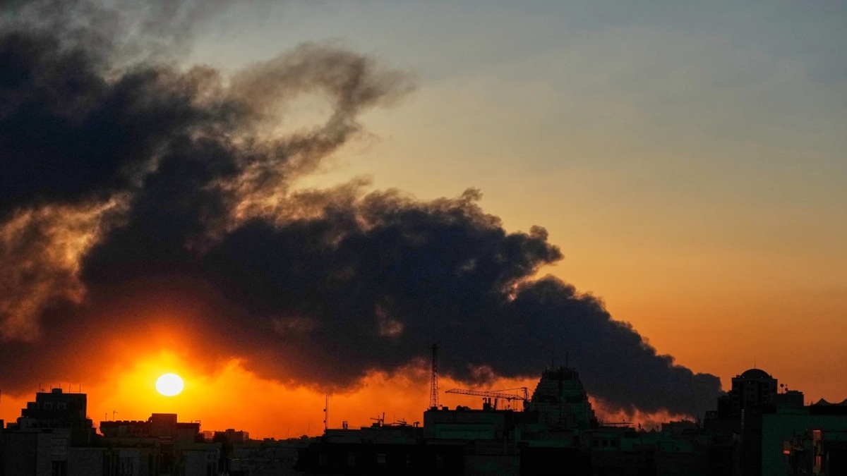 Israel Iran War Update LIVE: ईरान के फॉरेन ऑफिस ने पीट हेगसेथ पर साधा निशाना, बताया वॉर क्रिमिनल