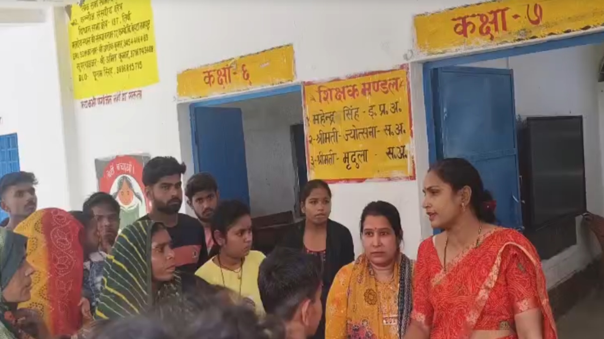 कक्षा 3 की छात्रा ने फांसी लगाकर दी जान, गंदे कपड़े और नहाकर न आने के चलते टीचर ने स्कूल से था निकाला-VIDEO