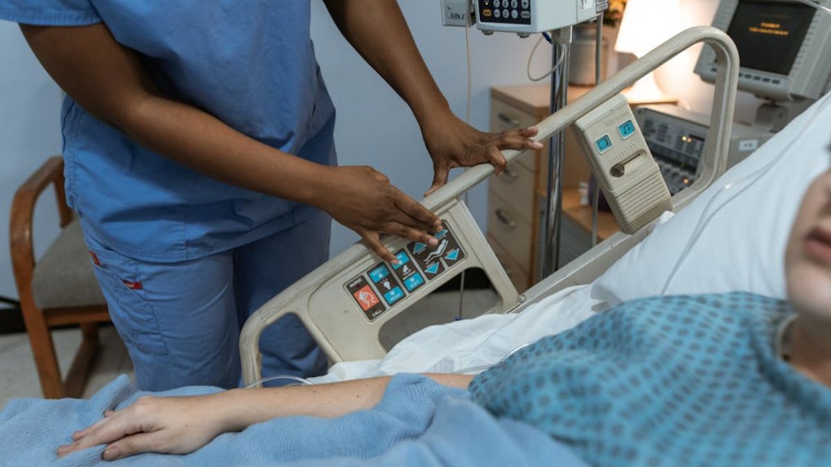 इस सरकारी अस्पताल में लगेगा AI-स्मार्ट बेड, मरीज की हालत बिगड़ने से 2 घंटे पहले डॉक्टर के फोन पर बजा देगा अलार्म