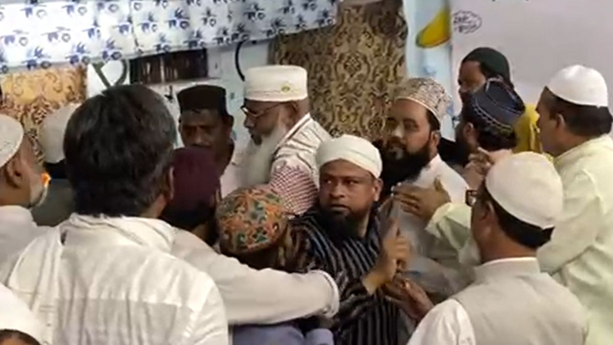 VIDEO: हुसैनी मस्जिद में जमकर बवाल, जुमे की नमाज के बाद भिड़े नमाजी; जमकर चले लात-घूंसे
