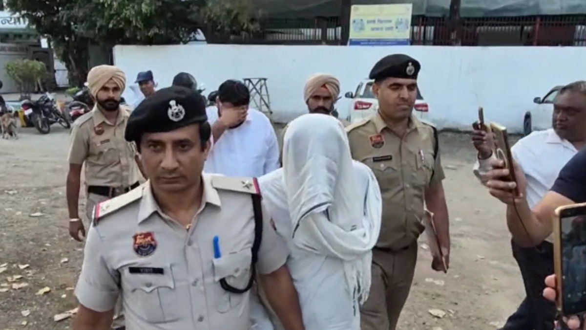 कमांडो वर्दी, बत्ती-हूटर और गनमैन के सहारे रचता था रौब, मंदिर में VIP एंट्री के दौरान पुलिस के हत्थे चढ़ा