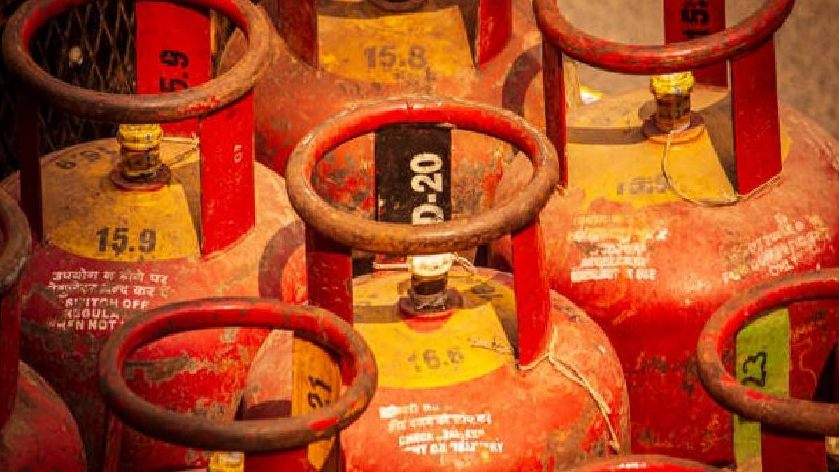 झांसी में रसोई गैस सिलेंडरों से भरा ट्रक चोरी, GPS तोड़ा ताकि लोकेशन ट्रैक न हो, FIR दर्ज